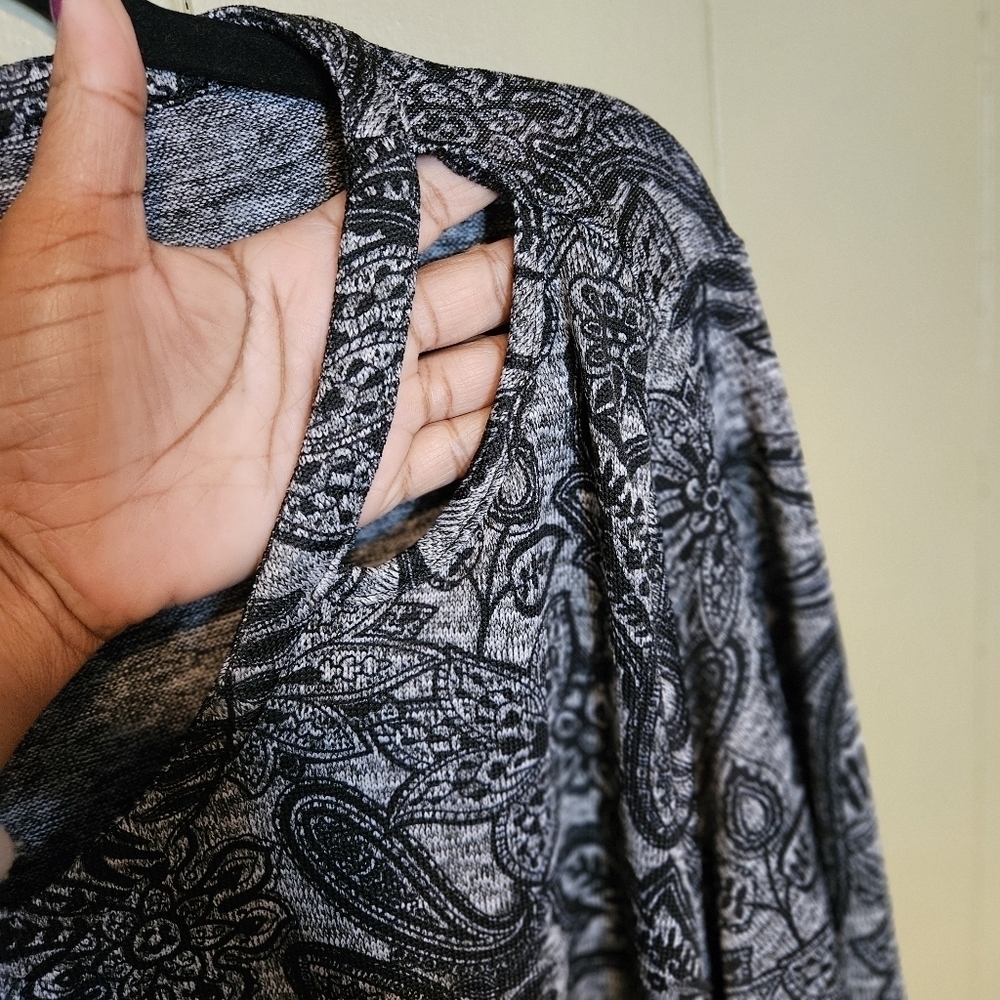 Avenue Paisley Print Tunic Top, Black & Gray, Plus-Size 26/28 - Picture 3 of 6